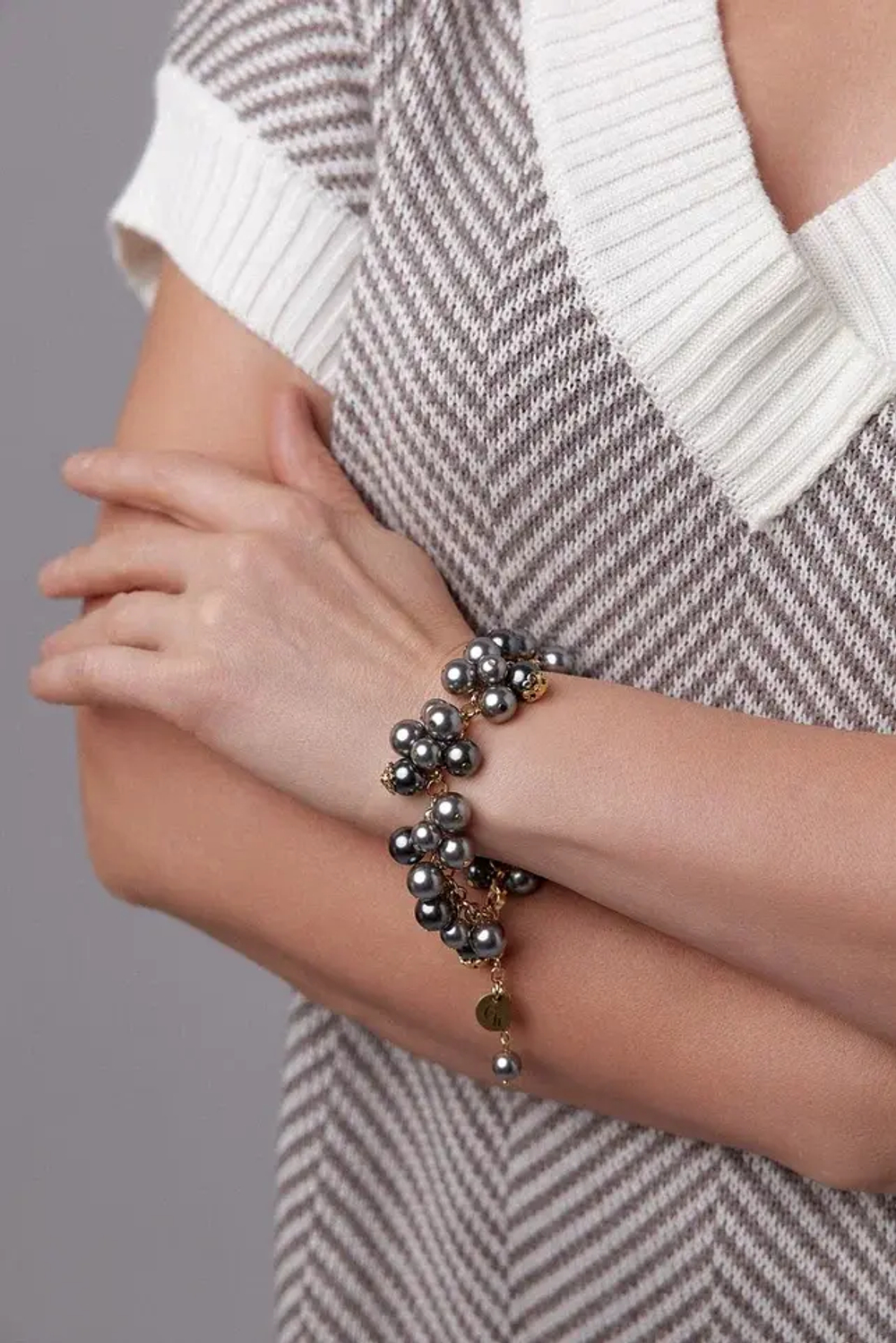 Браслет Currant серый жемчуг, оттенок золото