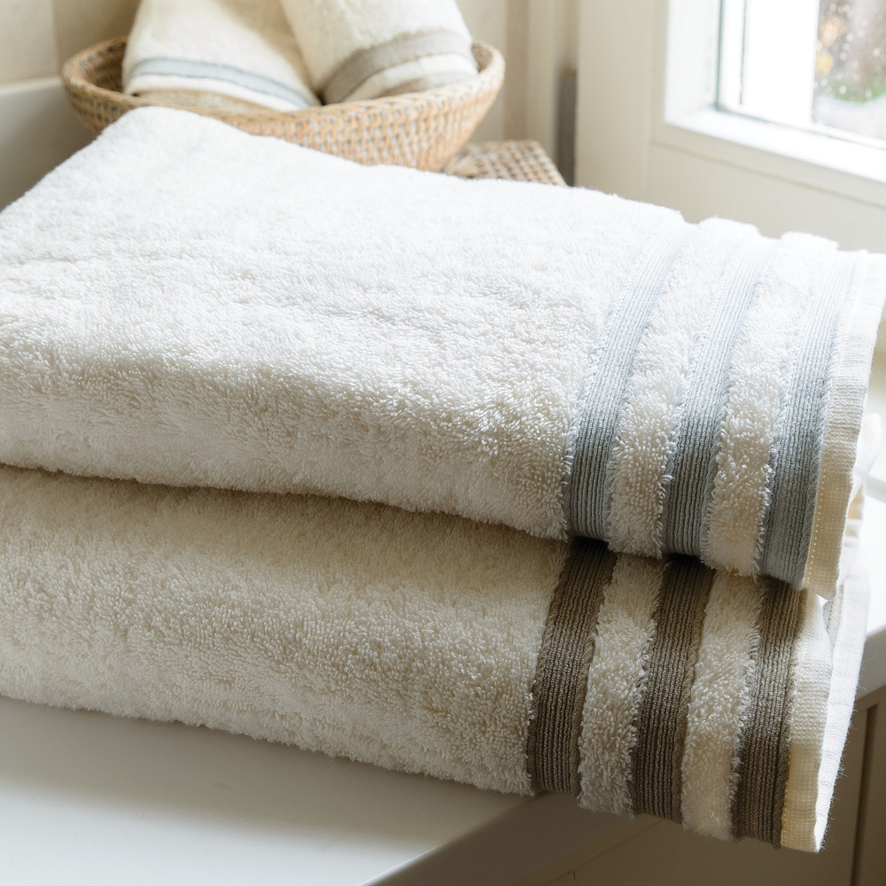 Полотенце 70х140 L'appartement Newport с голубыми полосками слоновой кости