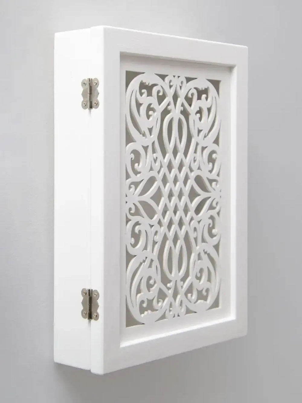 Ключница настенная в прихожую закрытая