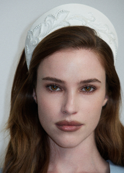 Кокошник M белый с жемчужным декором