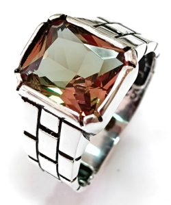 "Эстерелла" - ювелирное кольцо с султанитом