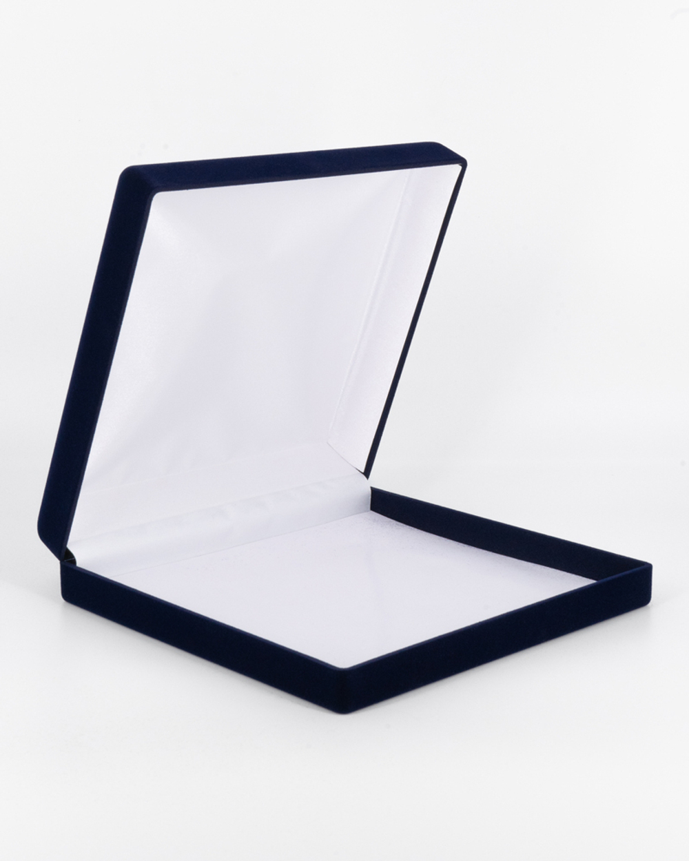 Бархатистая поверхность футляра