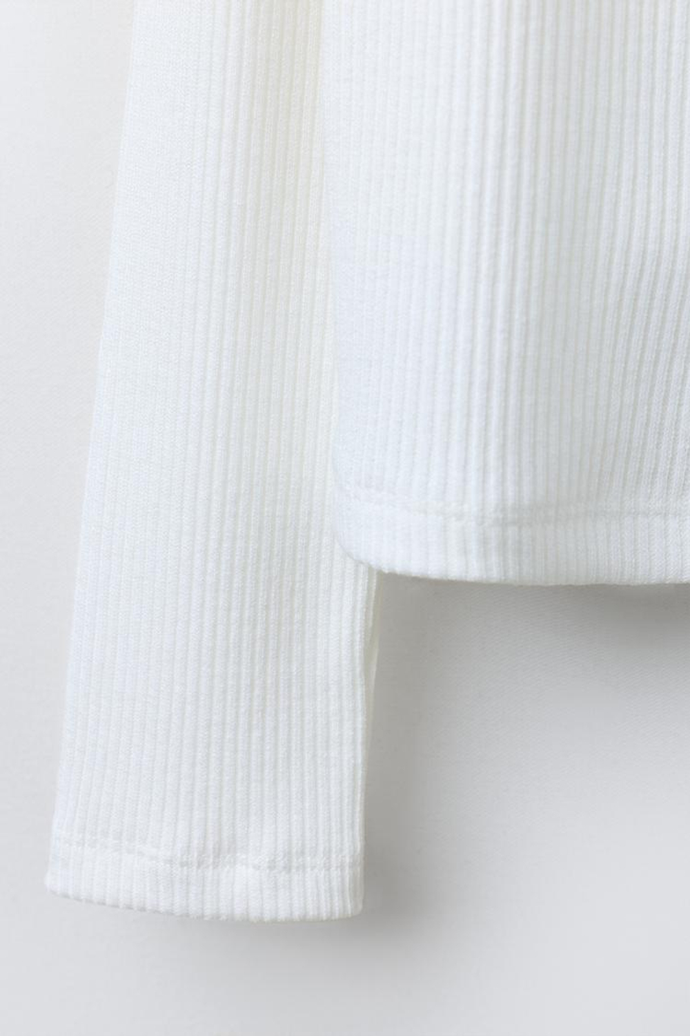 ZARA ФУТБОЛКА В РУБЧИК С ПРЯЖКАМИ, ЭКРЮ