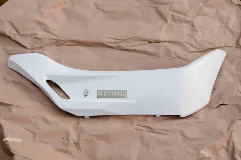 64431-KWN-900ZB. COVER, R. SIDE *NHA87P*