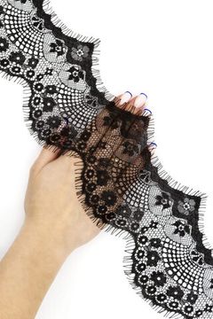 Узкое кружево шантильи