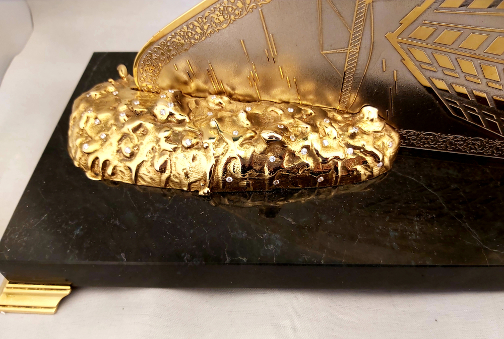 Подарок строителю "Мастерок" на долерите с фианитами