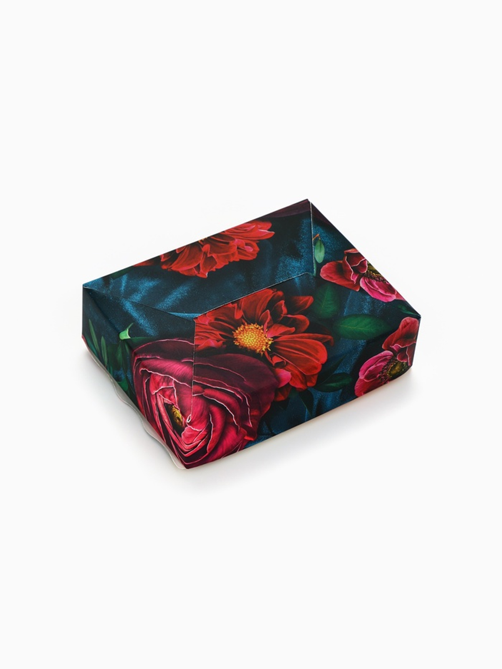 Подарочный набор «Ты совершенна»: крем-мёд с клубникой и хлопком 30 г × 2 шт., арахис в шоколадной глазури 70 г, чай чёрный с тропическими фруктами 50 г, ложка