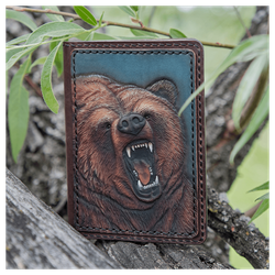 Кожаная обложка на паспорт «Медведь»