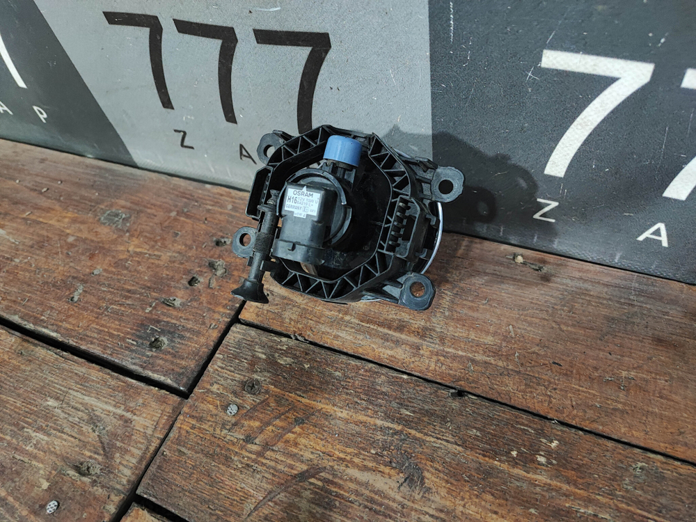 ПТФ левая Logan 2, Sandero 2, Duster, Vesta, X-Ray Б/У Оригинал 261500097R