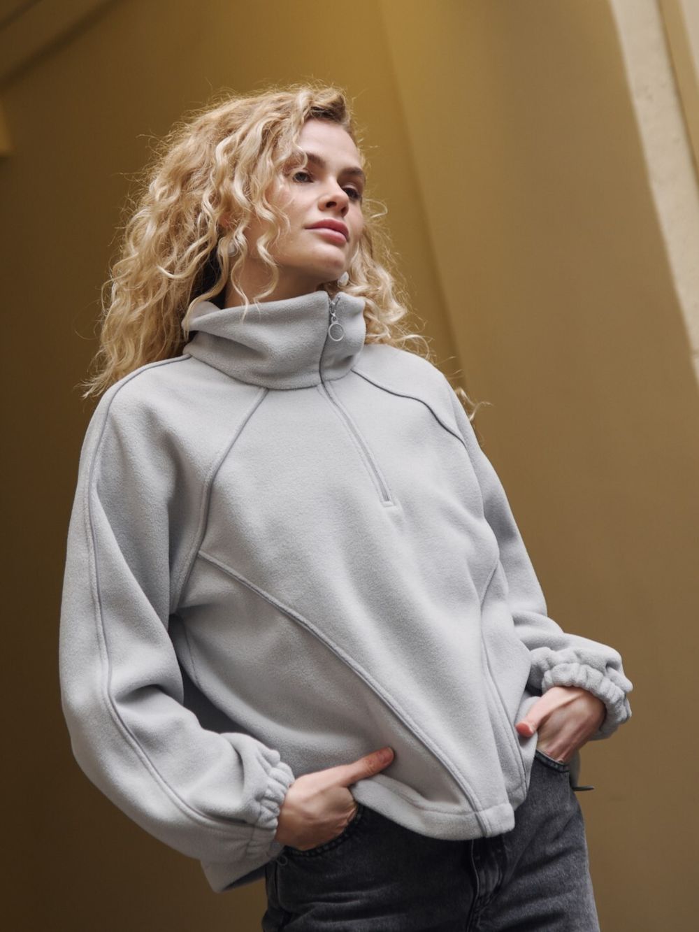 Олимпийка с контрастными окантовками и утяжкой "Серая" женская