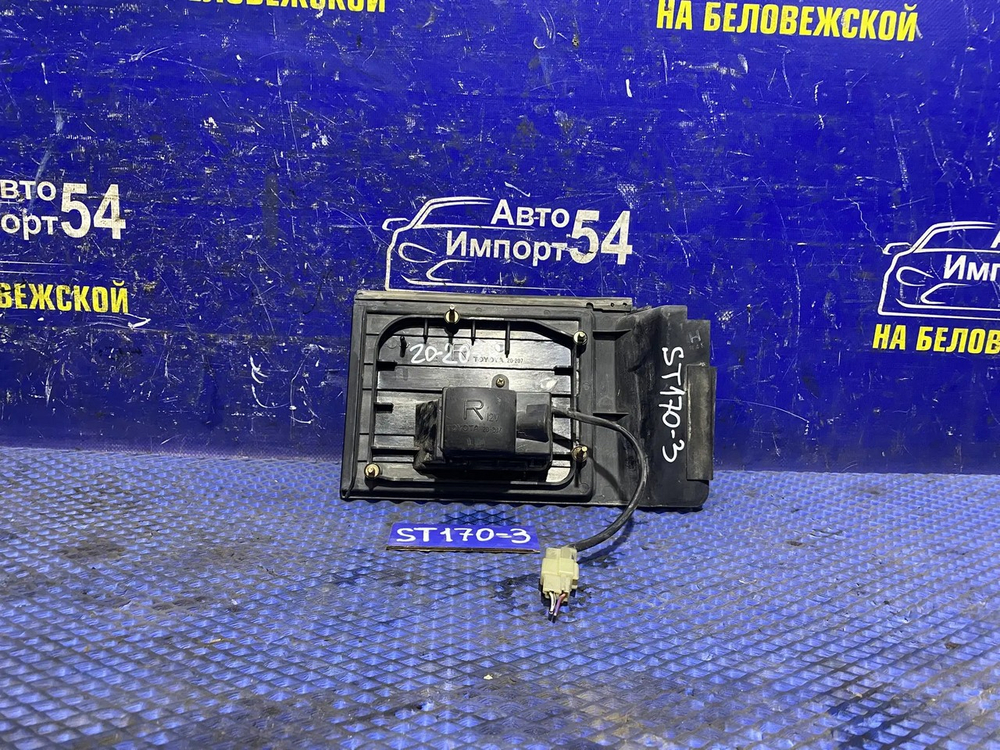 Вставка багажника правая TOYOTA CORONA 1990