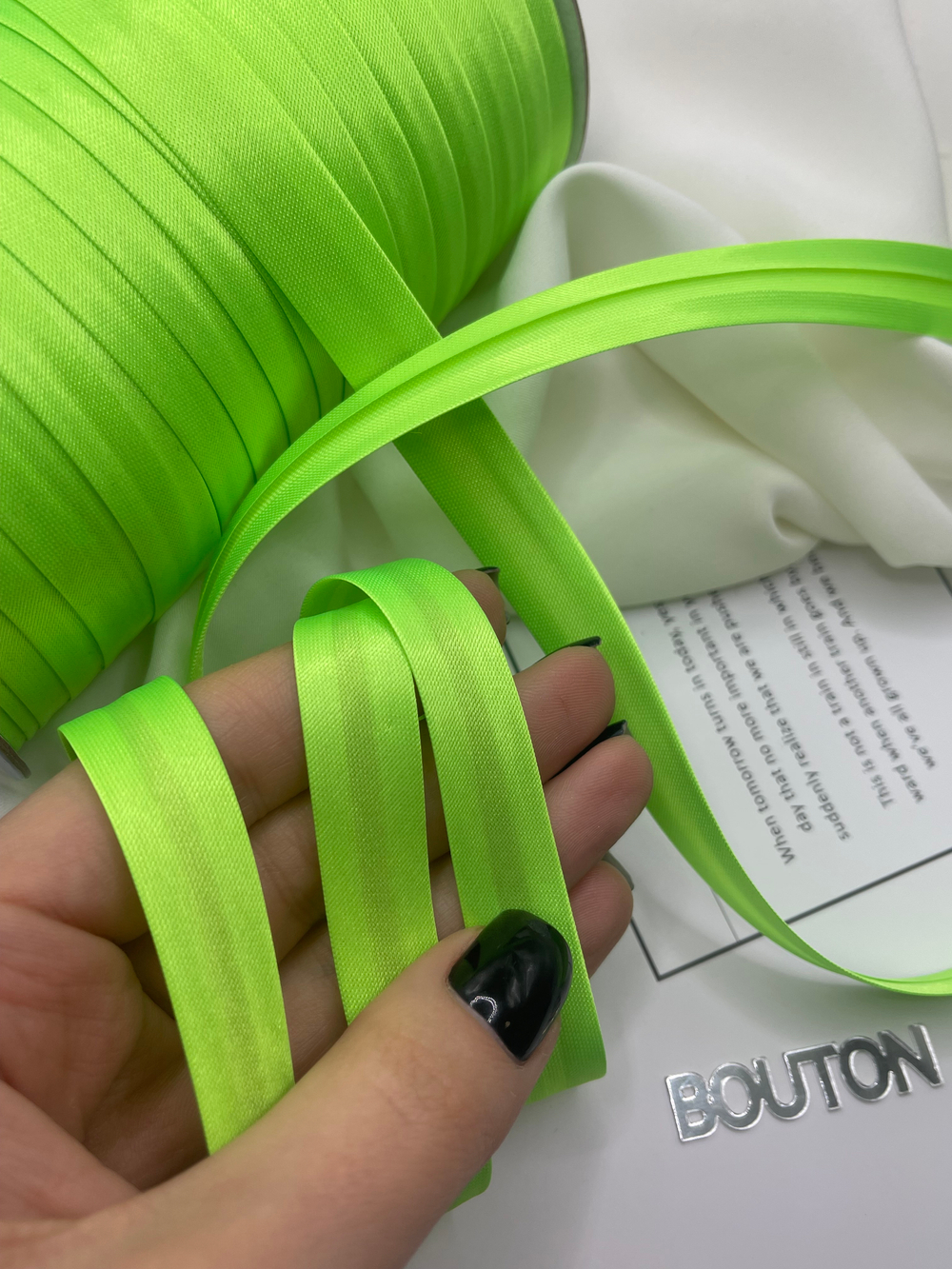 Косая бейка "Gamma" GK-12P 11 - 12 мм №057 ярко-салатовый