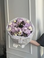 Букет сборный из гортензии, лизиантуса и вибурнума