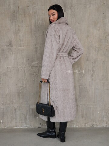 Длинная серая шуба из эко-меха