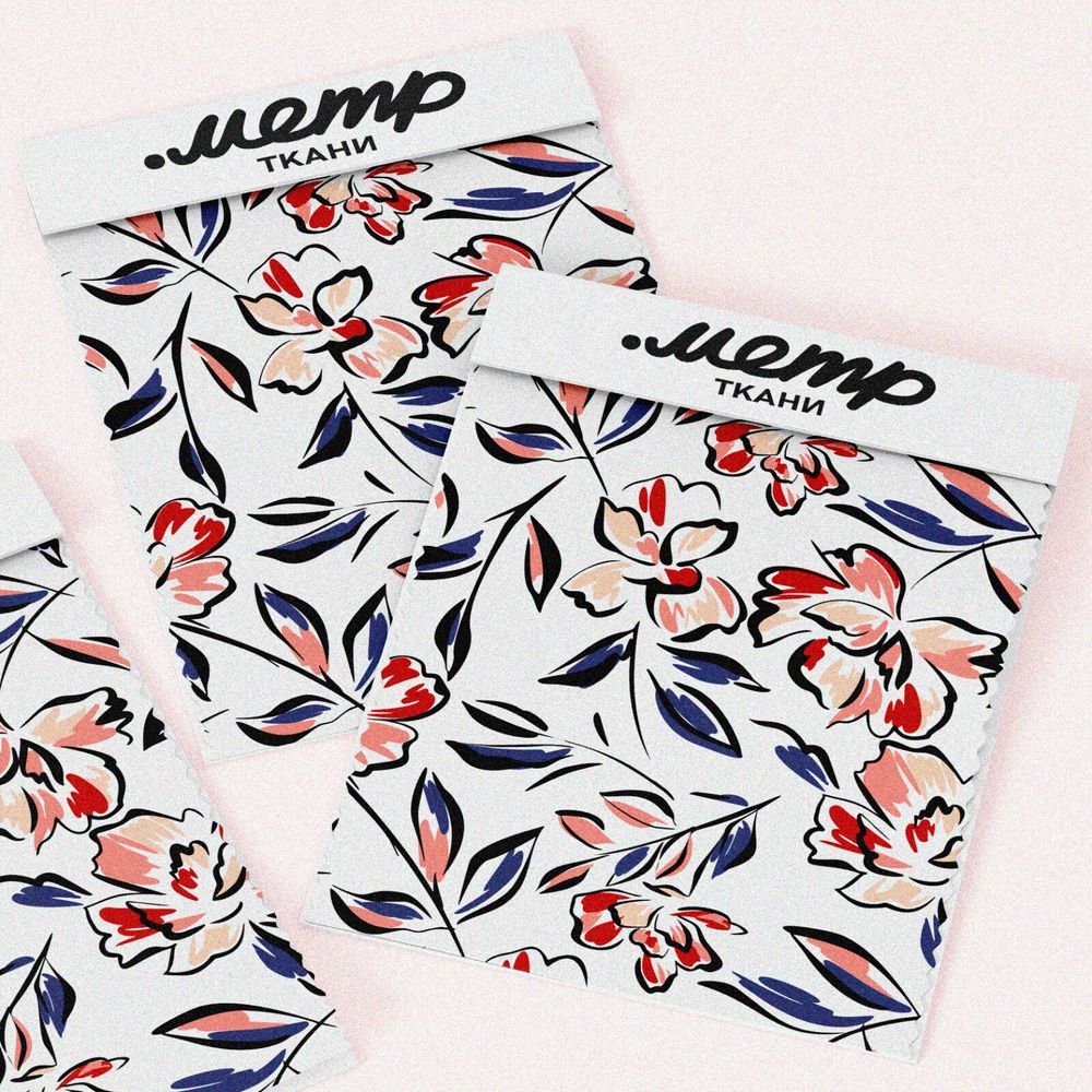 Ткань атлас рисованные цветы с чёрным контуром