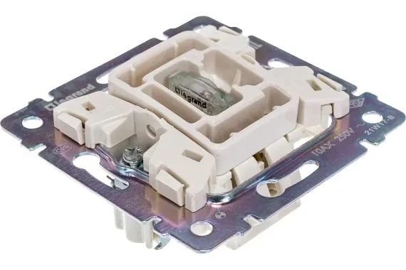 Выключатель Legrand Valena 1-клавишный с индикатором белый 00758