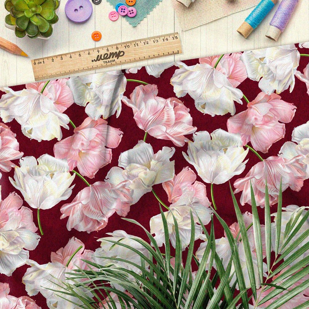 Ткань атлас живые цветы на бордовом фоне