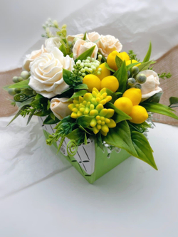 Букет «Розы и лимоны, сумочка»