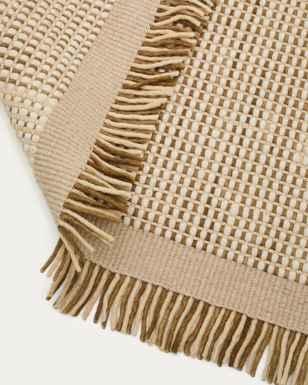 Ковер из шерсти Blart бежевого цвета с контрастной полосой по бокам 160 x 230 см