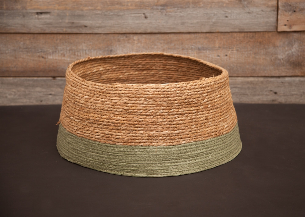 Джутовая корзинка для елки 26х50 House of Seasons коричневая с зеленой полосой