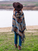 Пончо женское шерстяное с орнаментом