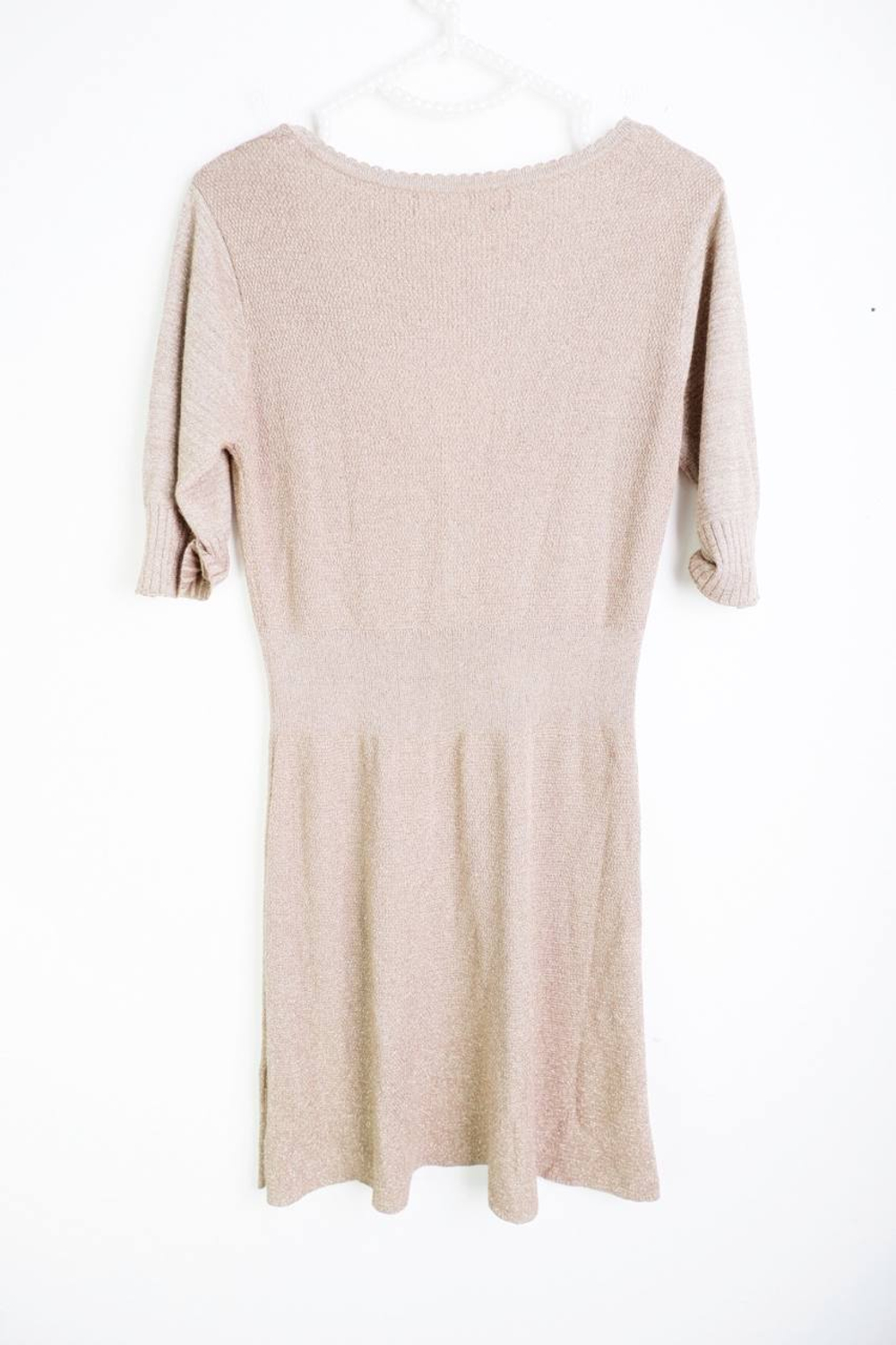 Платье приятного цвета, маркировка L, визуально на 48 размер