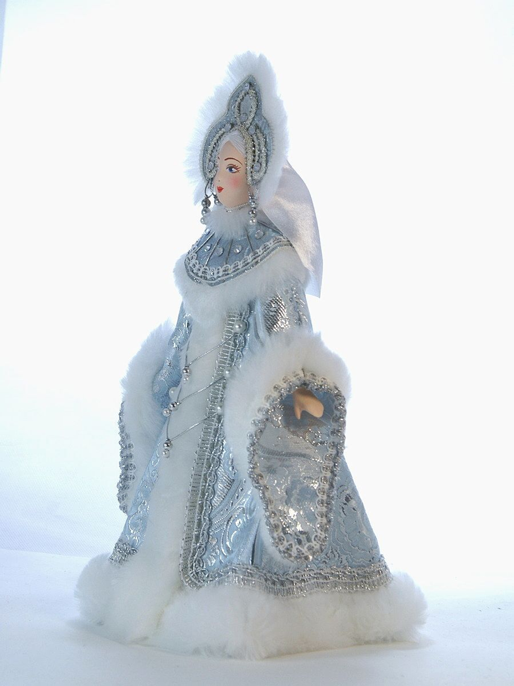 Кукла фарфоровая Снегурочка под елку