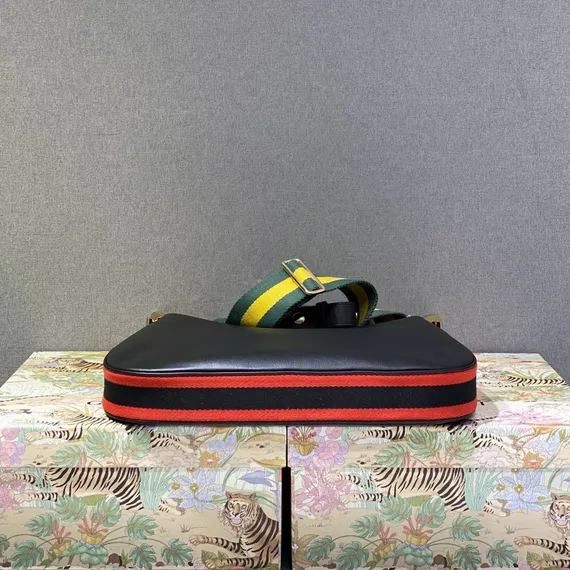Маленькая сумка через плечо Gucci Attache черный