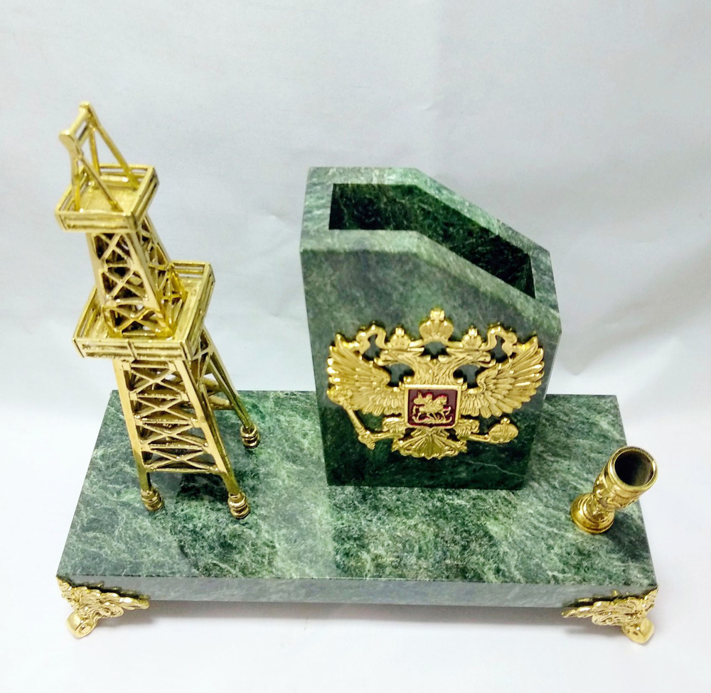 Сувенир "Нефтяная вышка с визитницей и местом под ручку"