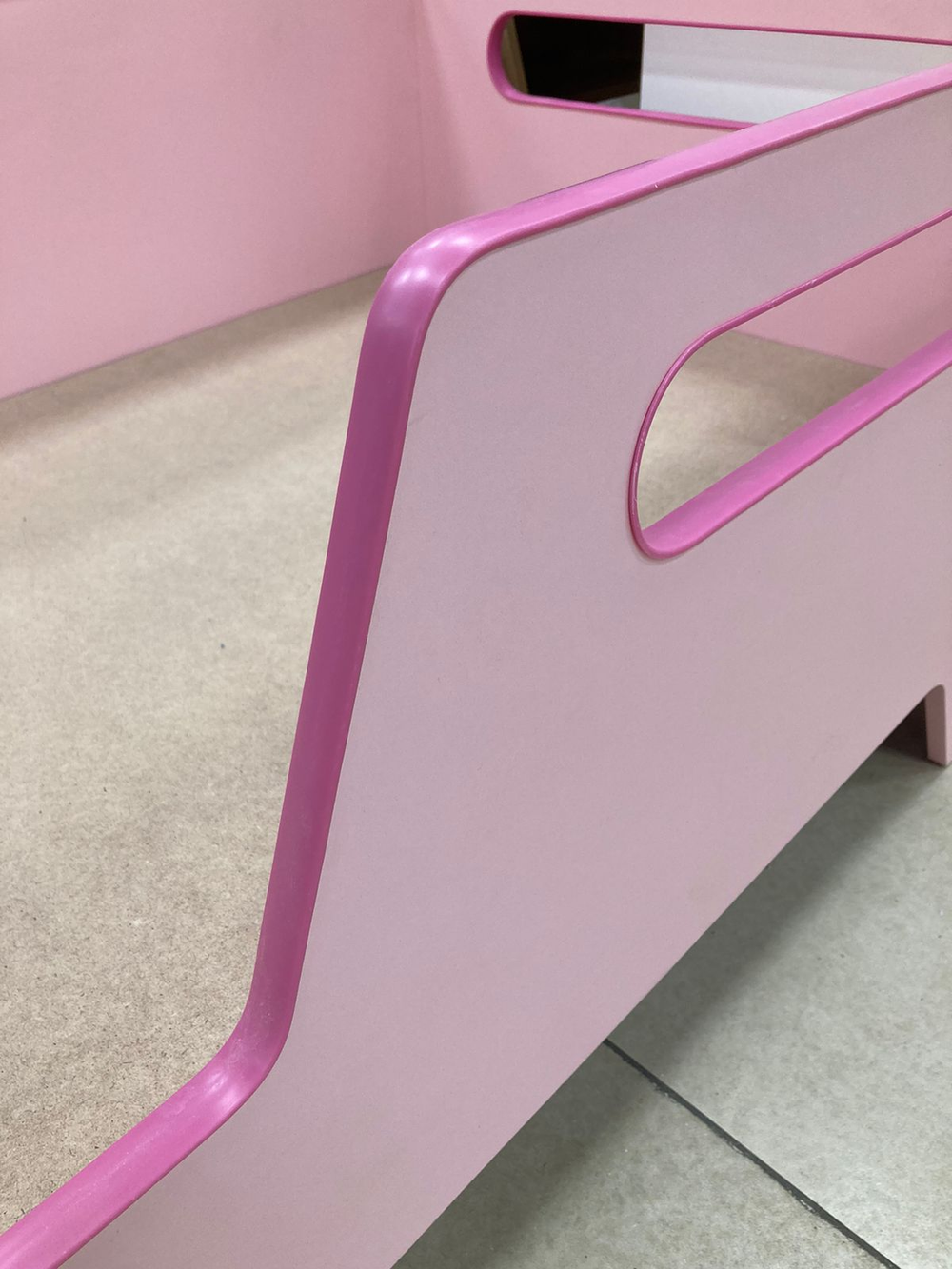 Кровать на ножках 800*1600 розовый