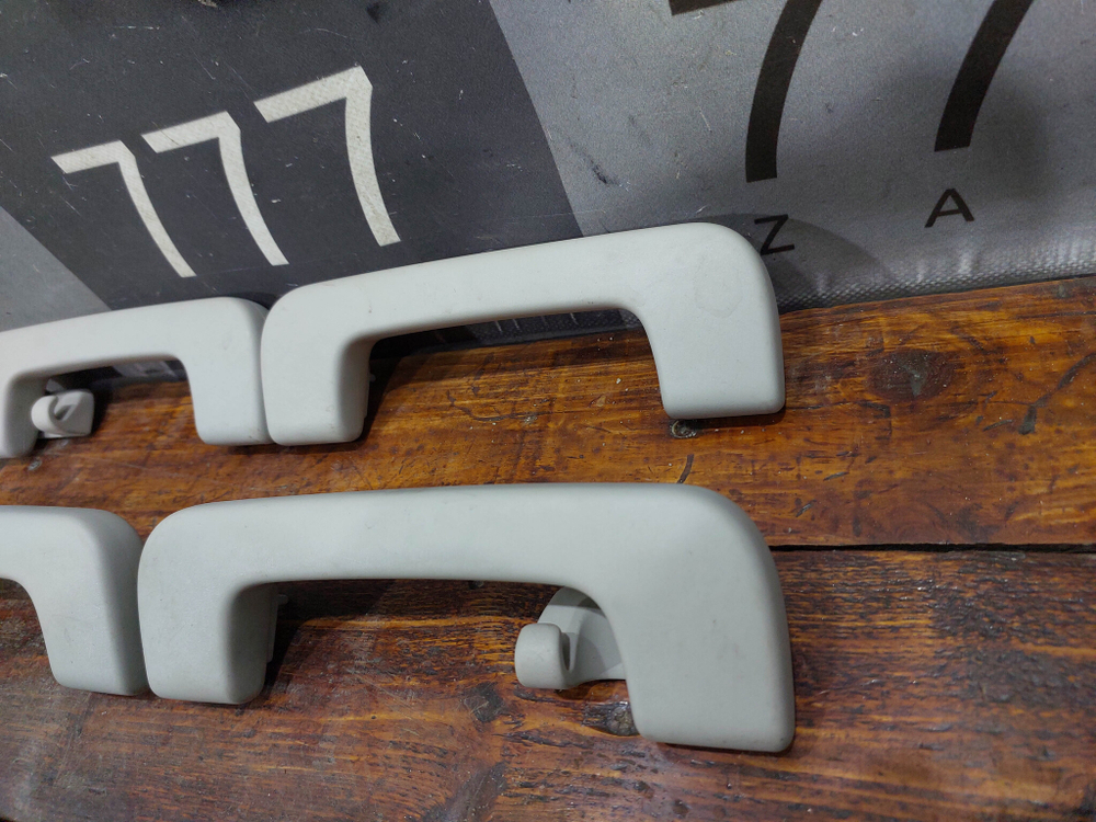 Ручки потолочные комплект Audi Q7 (4L) 06-15 Б/У Оригинал 8P0857607K