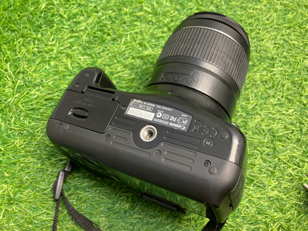 Canon 1100D kit 18-55mm 3.5-5.6 III 70.000 кадров