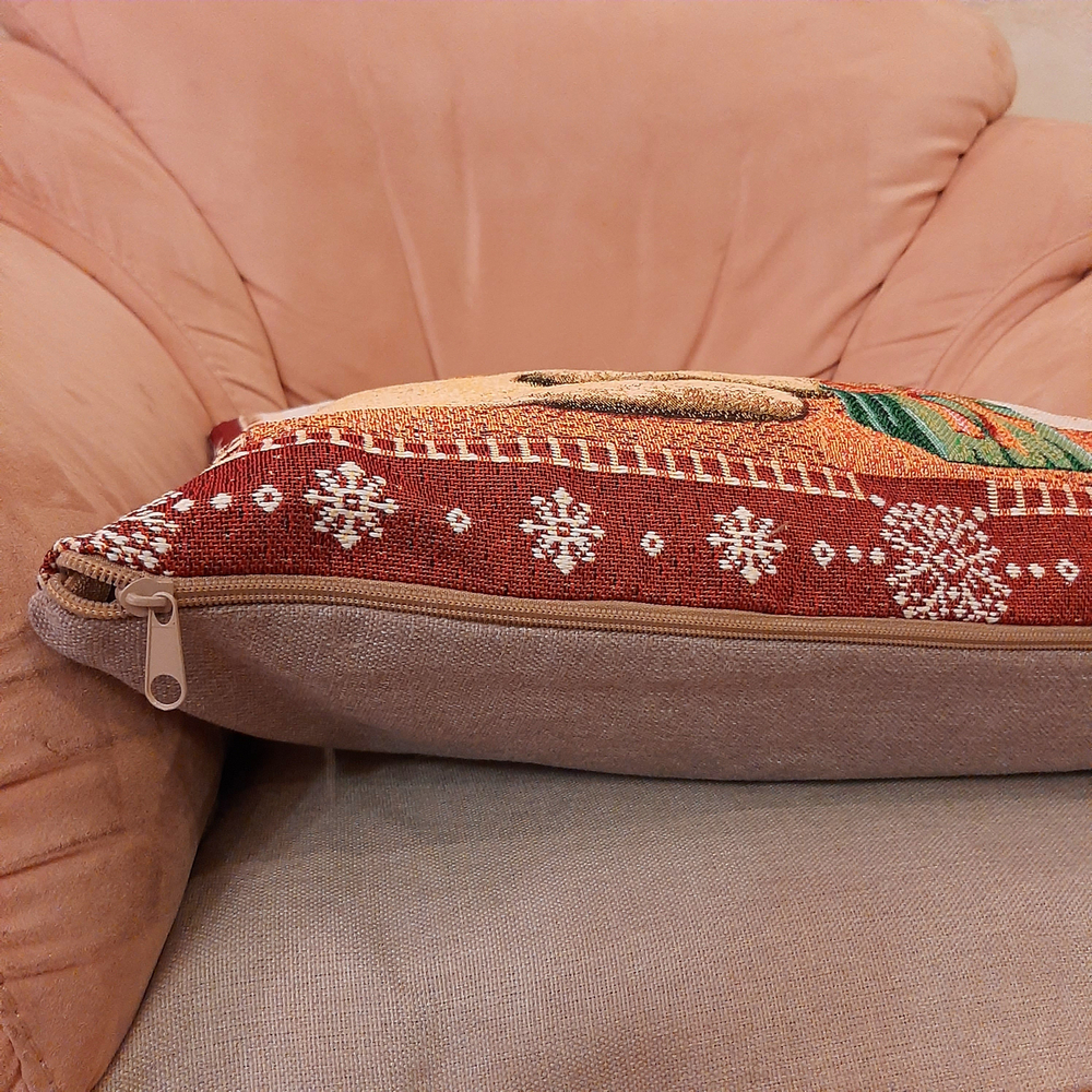 Декоративная гобеленовая наволочка для интерьерной подушки Мишка - Дед Мороз 47*47