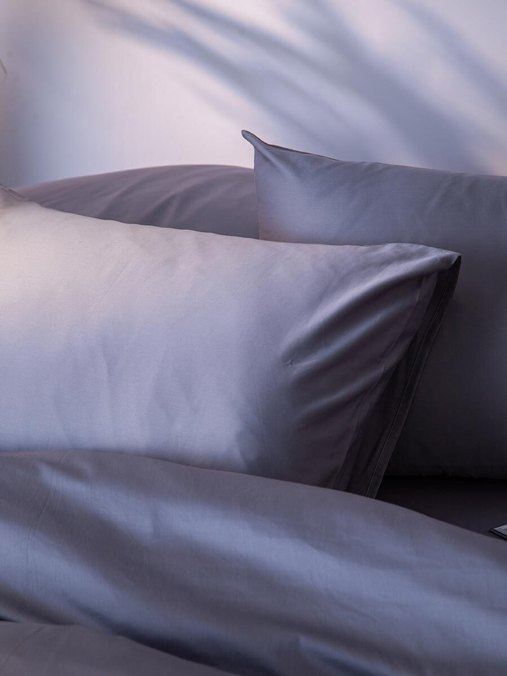 Набор наволочек из премиального сатина светло-серого цвета из коллекции essential, 70х70 см