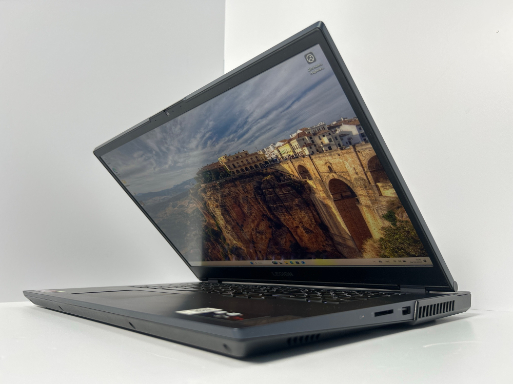 Ноутбук Lenovo Legion 5 17ACH6H (82JY00F7RU) 17.3"/AMD Ryzen 7 5800H/RAM 16GB/SSD 512GB/NVIDIA GeForce RTX 3060 6GB/IPS 144Hz/1920*1080/Windows 11/Подсветка кл-ры: LED/черный. Состояние: Уценка/небольшой след. на матрице от клавиатуры/скол на крышке