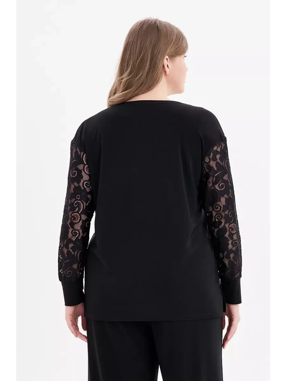 Блузка с кружевом