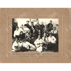 Кружок затейников при пионер-клубе. Чистополь. Чёрно-белая фотография. Из архива Эфенди Т. 1934 г.