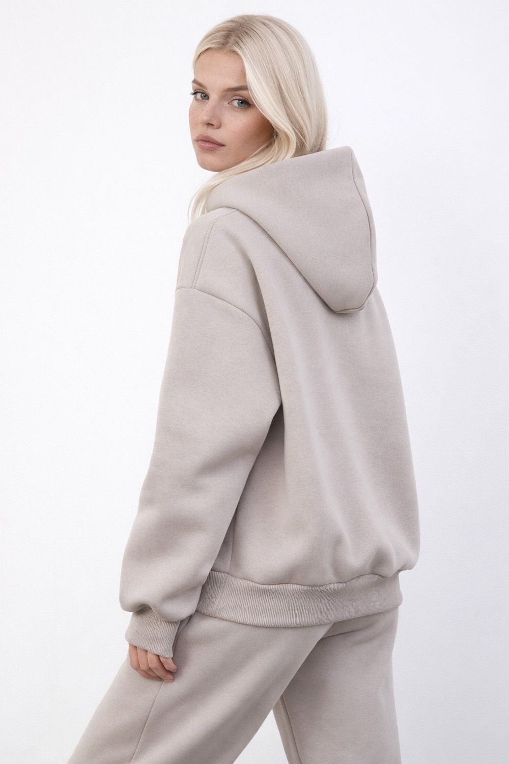 Утепленное худи свободного кроя цвета туман