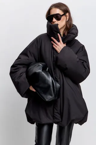 Куртка-баллон зимняя Айсель черного цвета