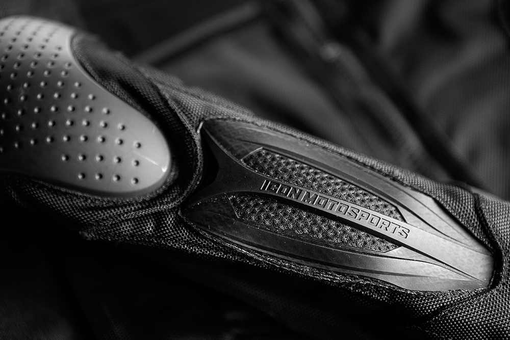 Мотокуртка - ICON OVERLORD RESISTANCE (текстиль, черная)