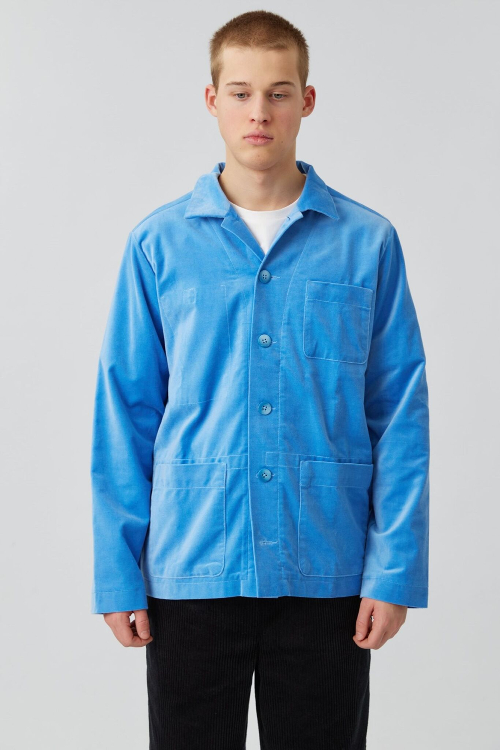Верхняя рубашка с карманами из голубого бархата
