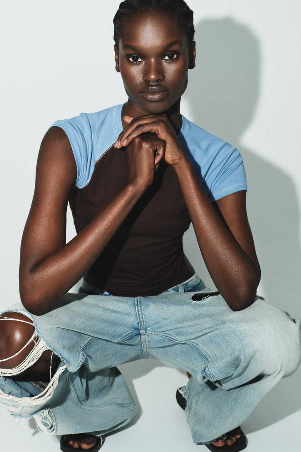 ZARA ФУТБОЛКА РЕГЛАН С КОРОТКИМ РУКАВОМ, КОРИЧНЕВО-СИНИЙ