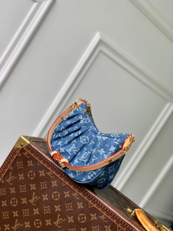 Louis Vuitton Pochette Valley
