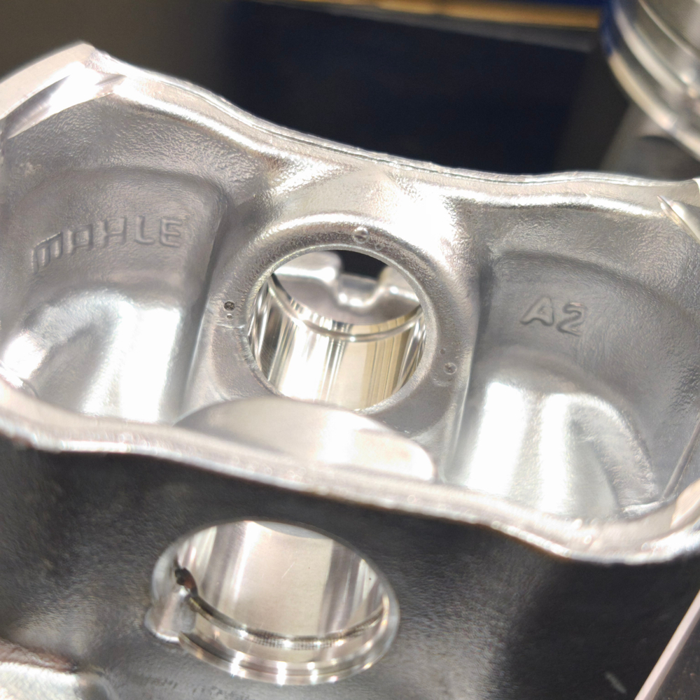 Комплект поршней MAHLE с кольцами VAG 1.6 BSE BGU BFQ