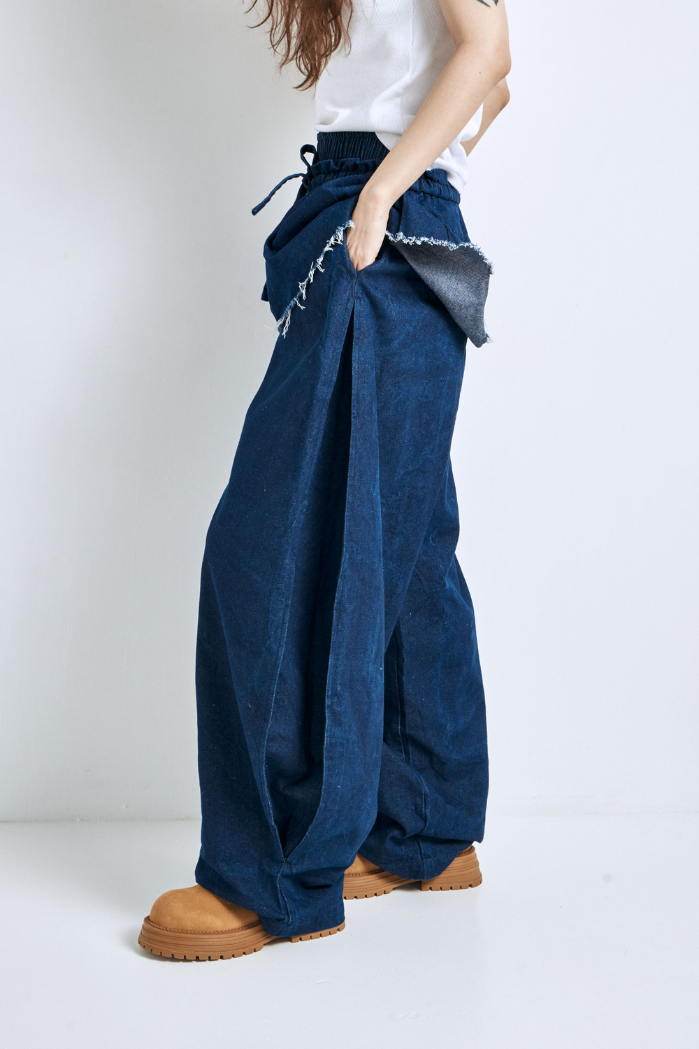 Джинсы с баской SELECT