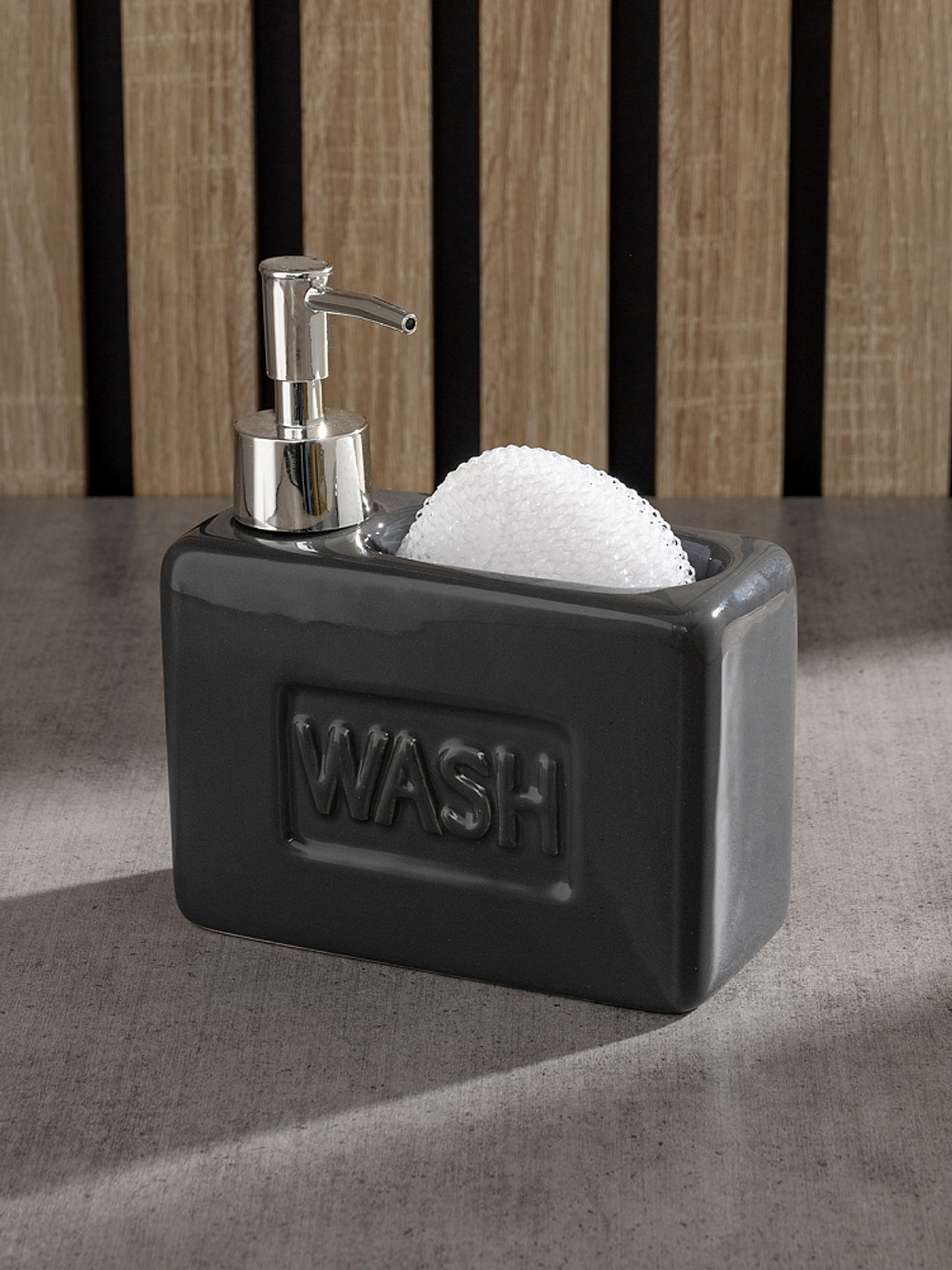Диспенсер кухонный DeNASTIA WASH керамика (в наборе с губкой) 14,3x6,3x16,5 серый