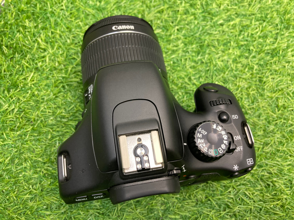 Canon 550D kit 18-55mm 3.5-5.6 IS II 15.100 кадров