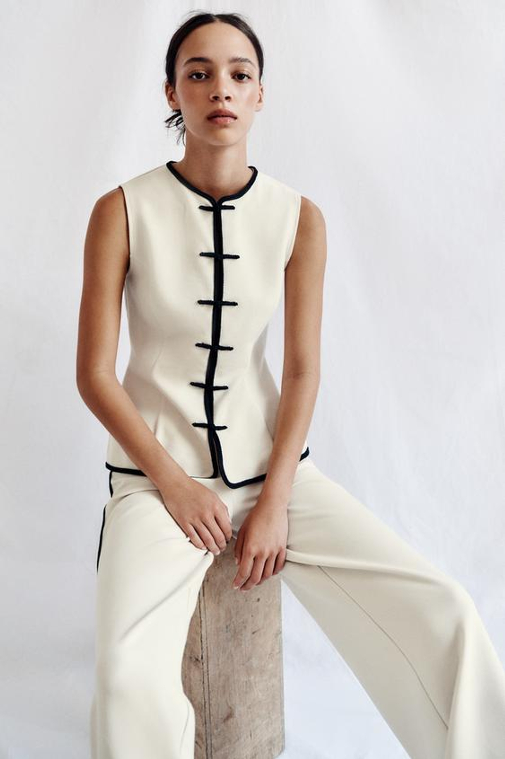 ZARA ШИРОКИЕ БРЮКИ С КАНТОМ, ЦВЕТ СЛОНОВОЙ КОСТИ