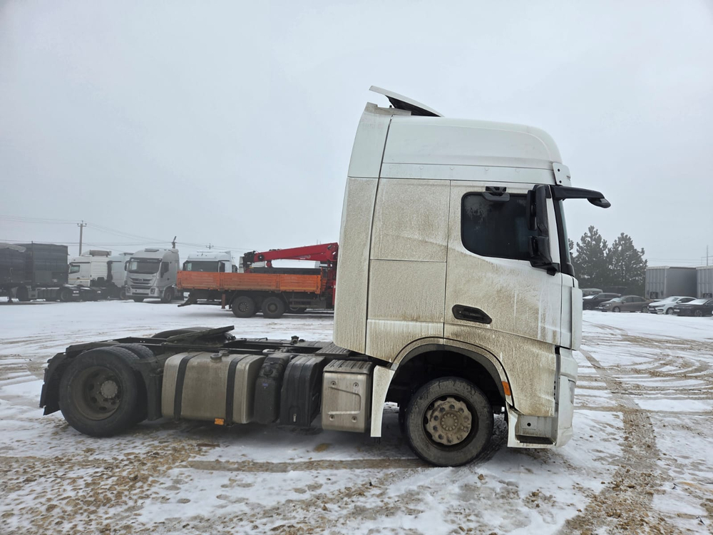 Shacman (Shaanxi) SX* 4x2 Седельный тягач SX4188YY381 (Дизельный, 12,5 л, 473 л.с., АТ)