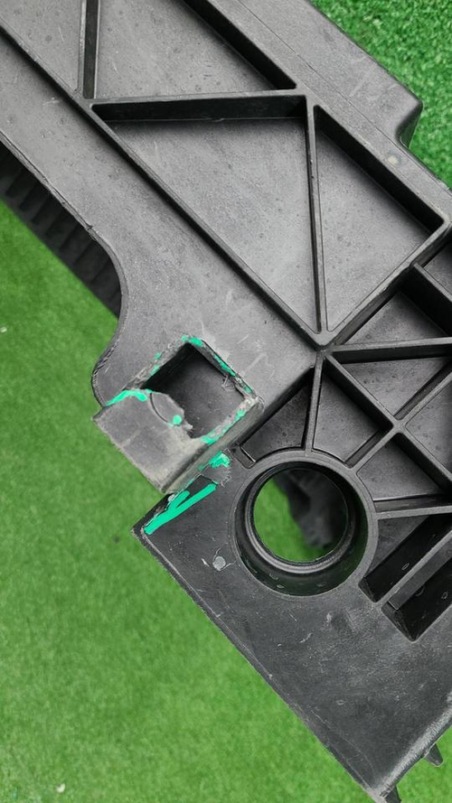 Телевизор Hongqi HS5 (2019-н.в.)